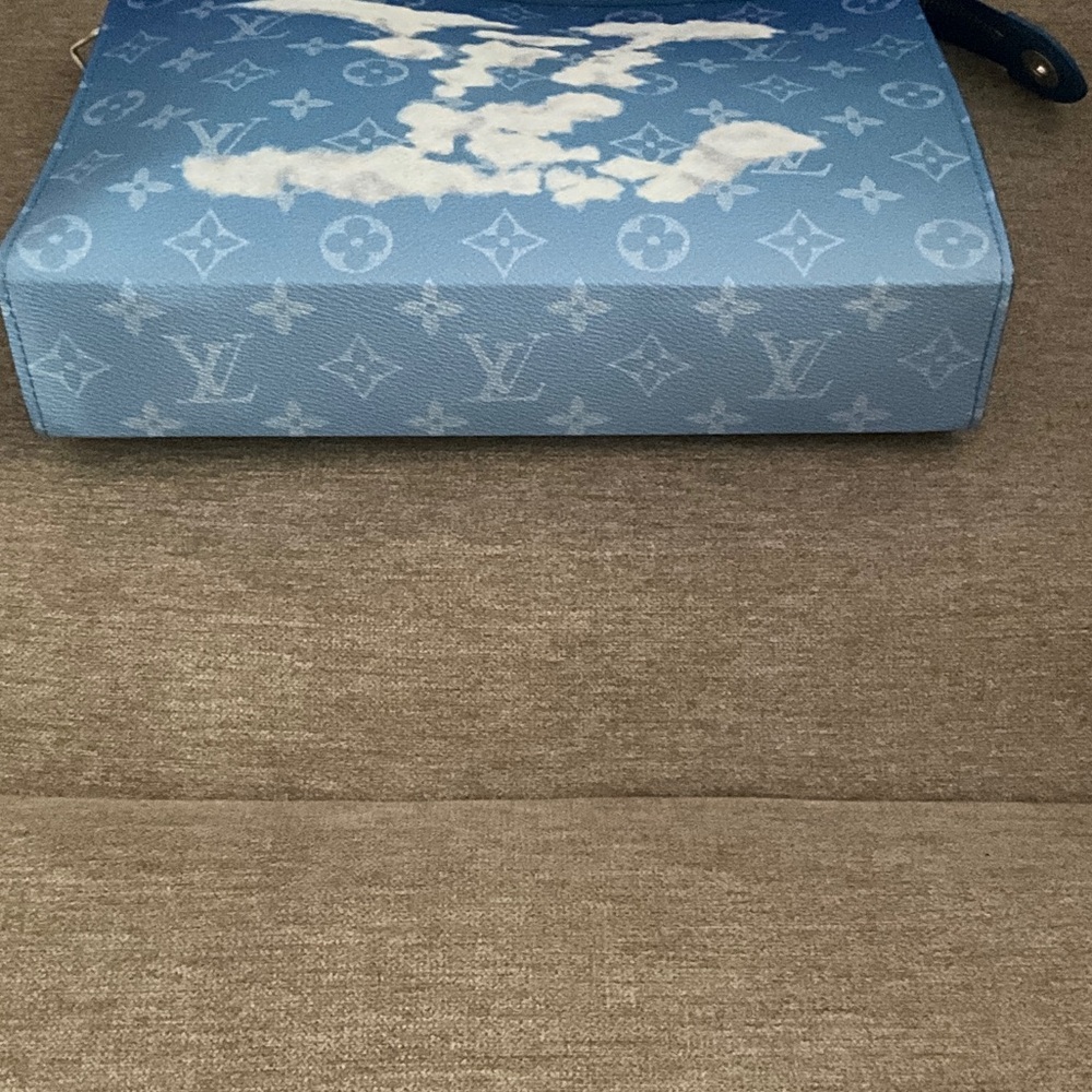 Louis Vuitton Virgil Abloh Blue Monogram Clouds Coated Canvas Pochette Voyage MM - Picture 5 of 11